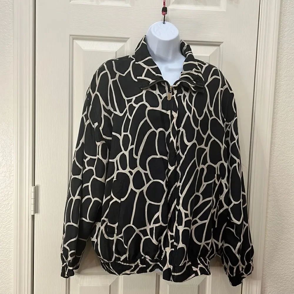 Fuda International Jacket Size Large 💯 Silk Woman’s Light Weight Zipper Front